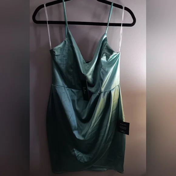 Lulu's Dress - Picture 3 of 5